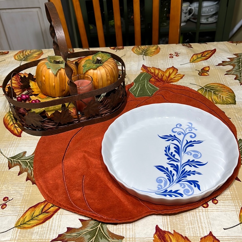 PIE PLATE 🥧 NWOT🎉FINAL PRICE 🎉